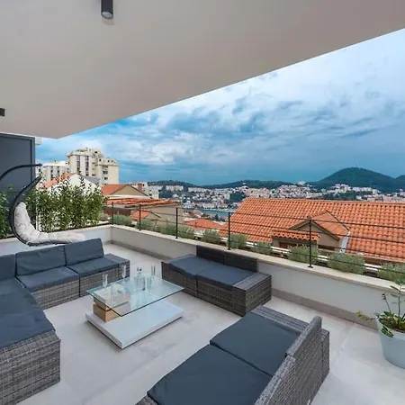 Sunset View, Garden,taxioldtown5min,free Garage, Voucher For Yacht Charter Lägenhet *