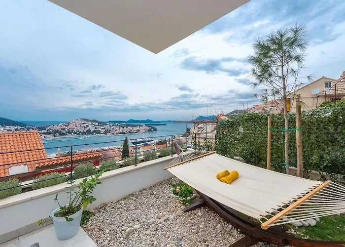 Sunset View, Garden,taxioldtown5min,free Garage, Voucher For Yacht Charter Apartament *