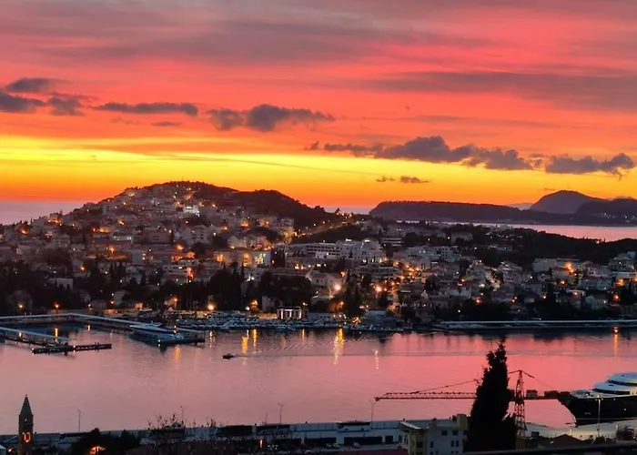 Sunset View, Garden,taxioldtown5min,free Garage, Voucher For Yacht Charter * Dubrownik
