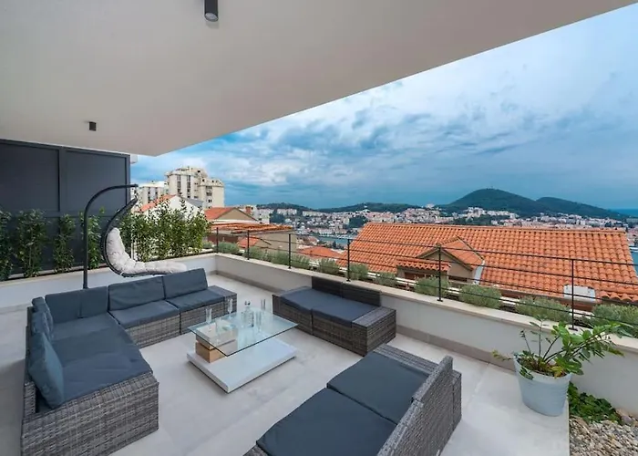 Sunset View, Garden,taxioldtown5min,free Garage, Voucher For Yacht Charter Apartament *