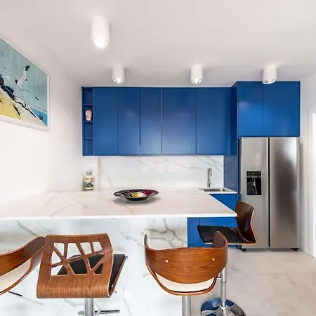 Apartment Walking Distance Old Town 120m2,garden,view,garage