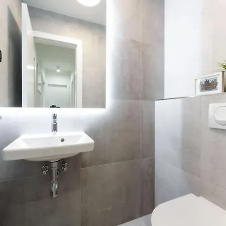 Apartment Walking Distance Old Town 120m2,garden,view,garage