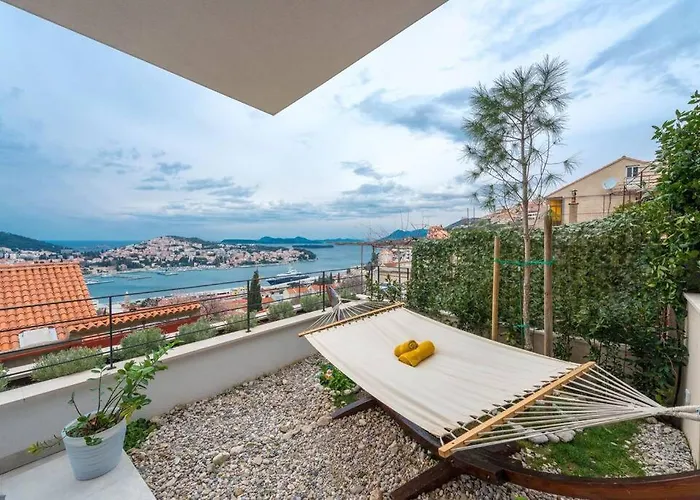아파트 Sunset View, Garden,taxioldtown5min,free Garage, Voucher For Yacht Charter